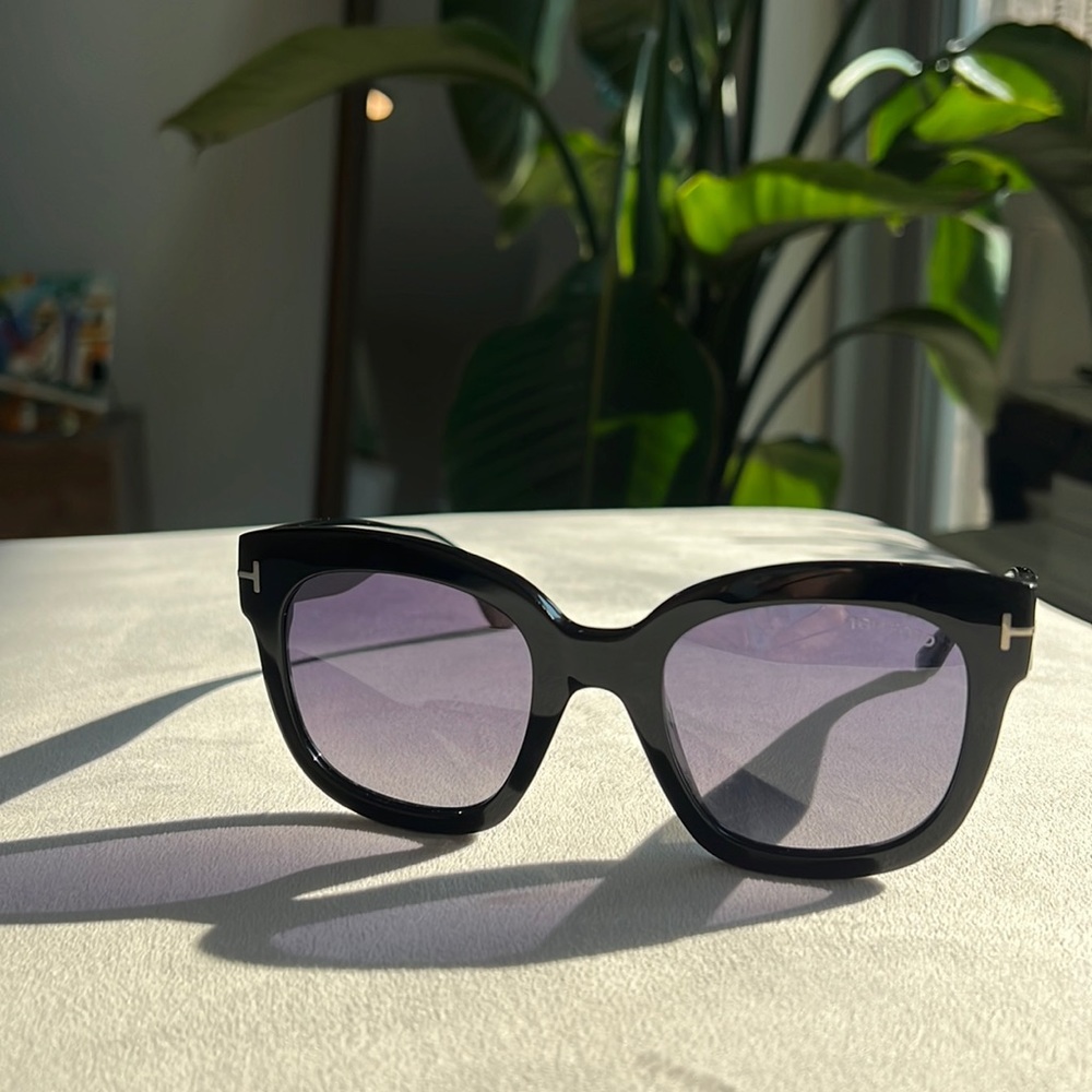 Tom Ford Beatrix TF613 Black Frame Sunglasses - Worn Once, New